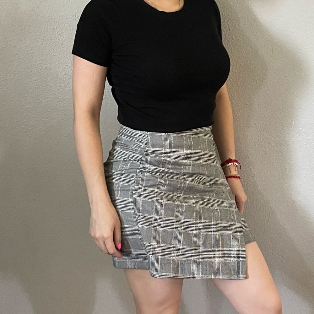 H&M gray and black skirt